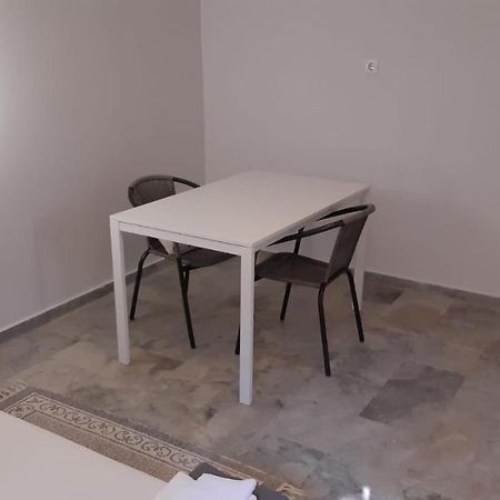 Cosy Guesthouse-Souterrain With Garden In City Center Corinto Esterno foto