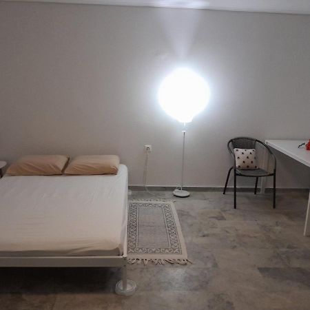 Cosy Guesthouse-Souterrain With Garden In City Center Corinto Esterno foto