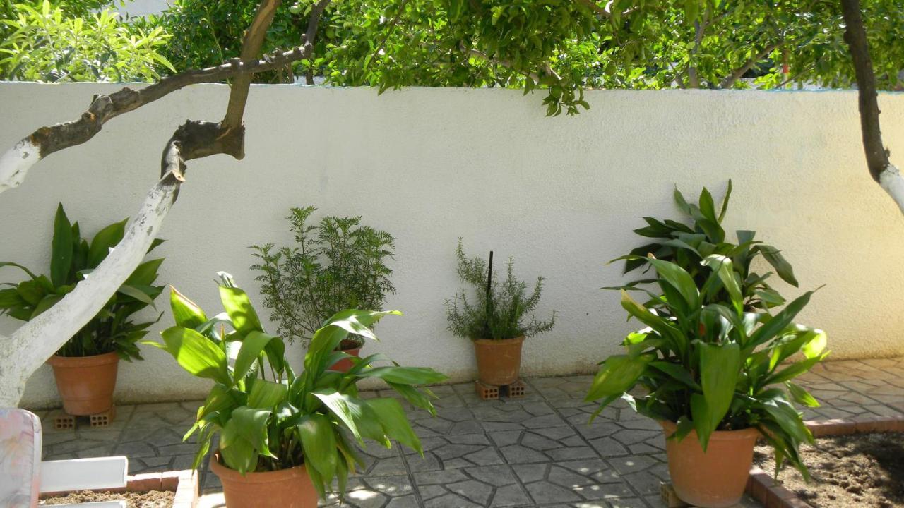 Cosy Guesthouse-Souterrain With Garden In City Center Corinto Esterno foto