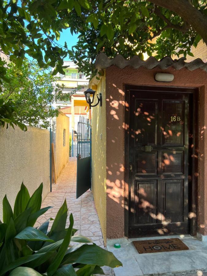 Cosy Guesthouse-Souterrain With Garden In City Center Corinto Esterno foto