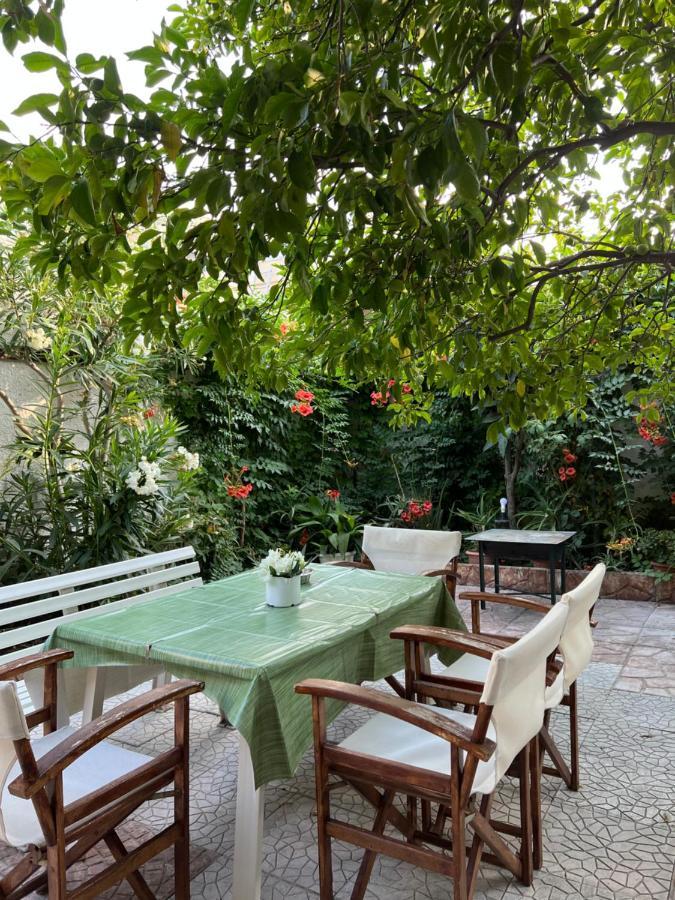 Cosy Guesthouse-Souterrain With Garden In City Center Corinto Esterno foto