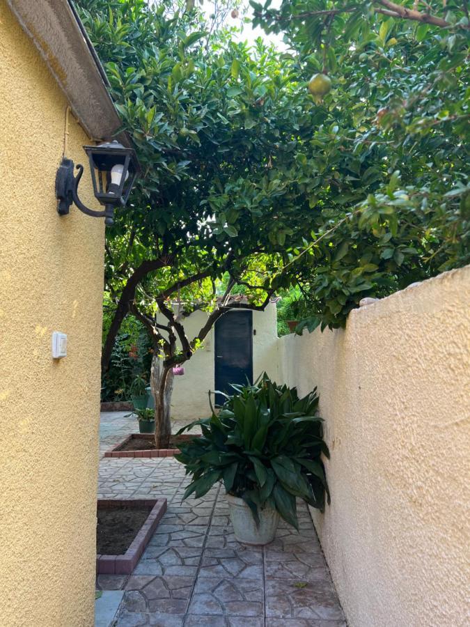 Cosy Guesthouse-Souterrain With Garden In City Center Corinto Esterno foto