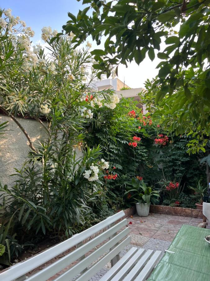 Cosy Guesthouse-Souterrain With Garden In City Center Corinto Esterno foto