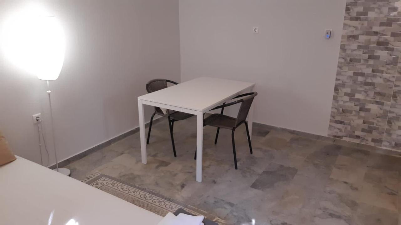 Cosy Guesthouse-Souterrain With Garden In City Center Corinto Esterno foto