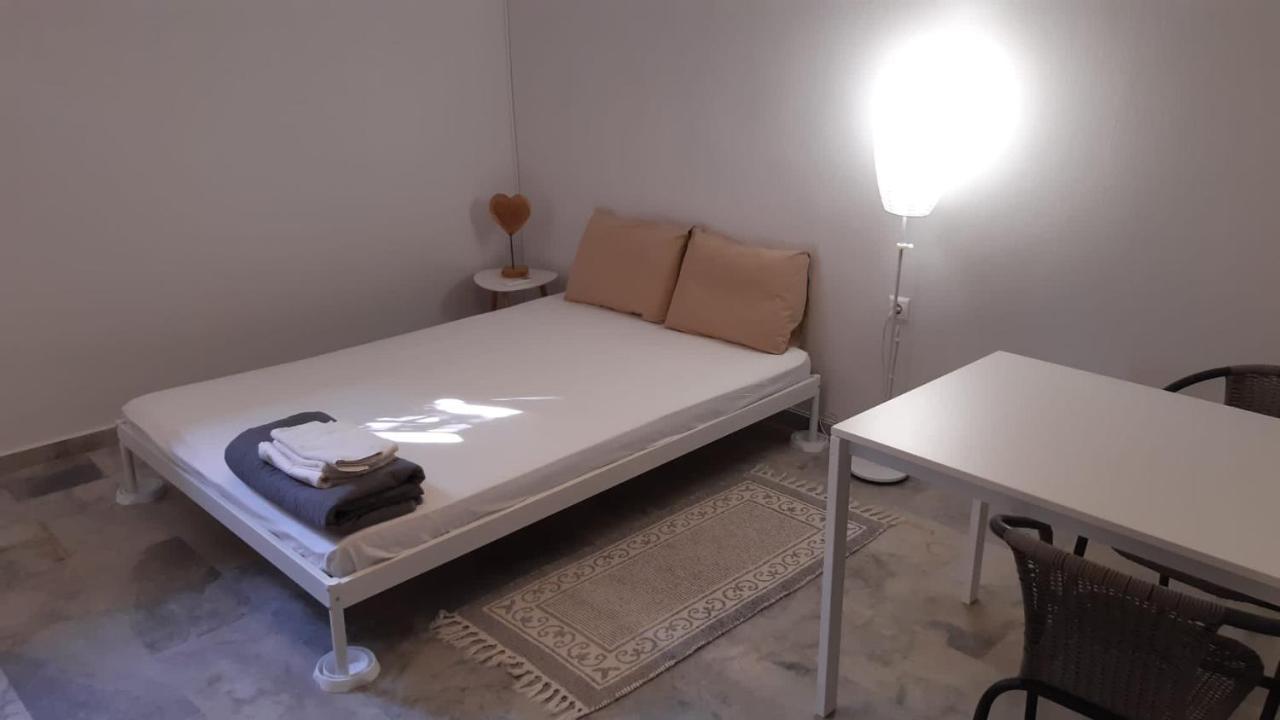 Cosy Guesthouse-Souterrain With Garden In City Center Corinto Esterno foto