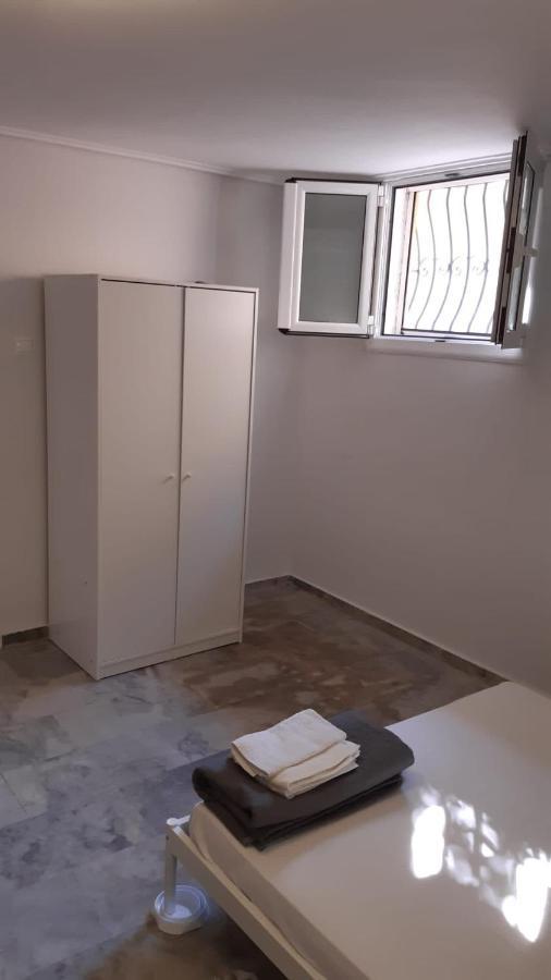 Cosy Guesthouse-Souterrain With Garden In City Center Corinto Esterno foto