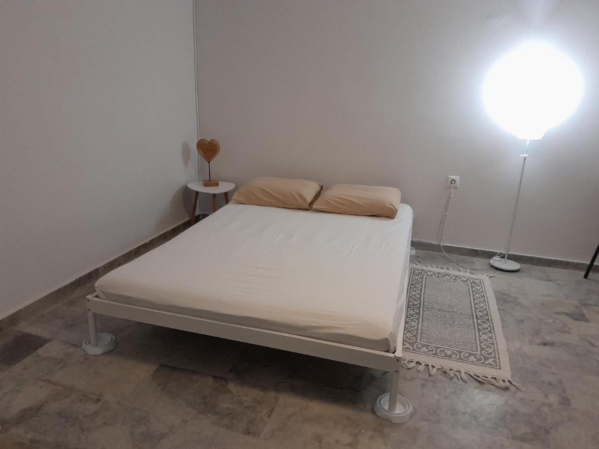 Cosy Guesthouse-Souterrain With Garden In City Center Corinto Esterno foto