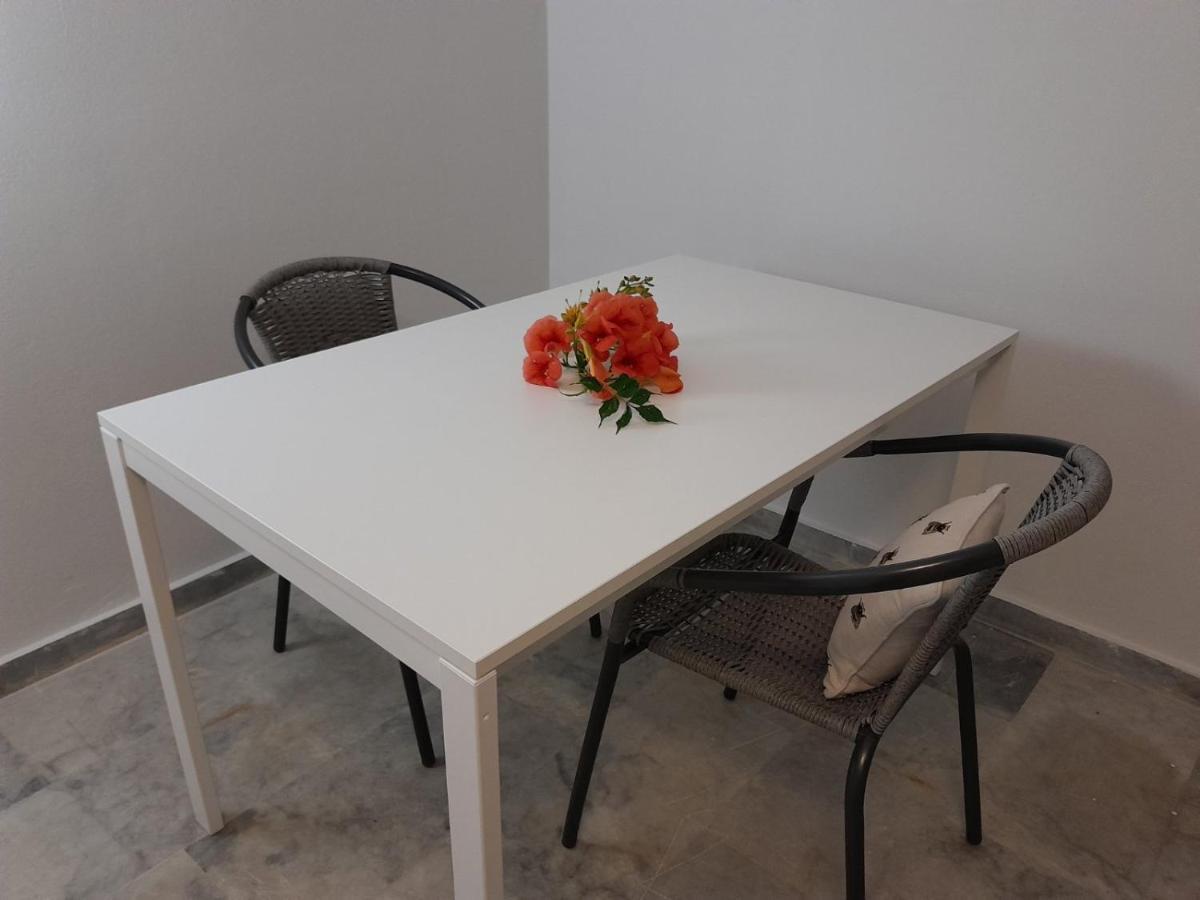 Cosy Guesthouse-Souterrain With Garden In City Center Corinto Esterno foto